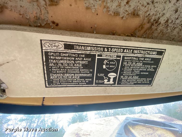 image for item EL9607 1974 Ford F600  flatbed truck