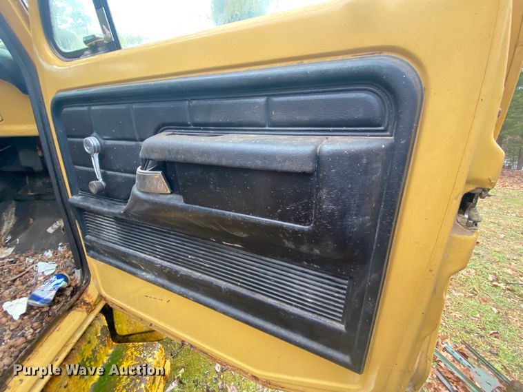 image for item EL9607 1974 Ford F600  flatbed truck