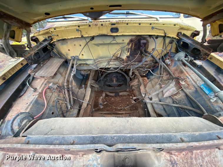 image for item EL9607 1974 Ford F600  flatbed truck