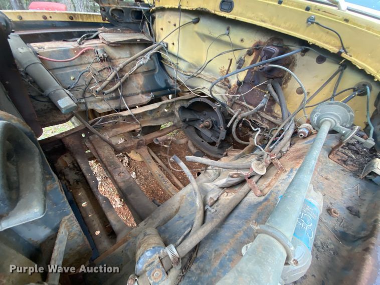 image for item EL9607 1974 Ford F600  flatbed truck