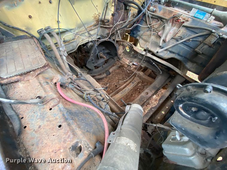 image for item EL9607 1974 Ford F600  flatbed truck