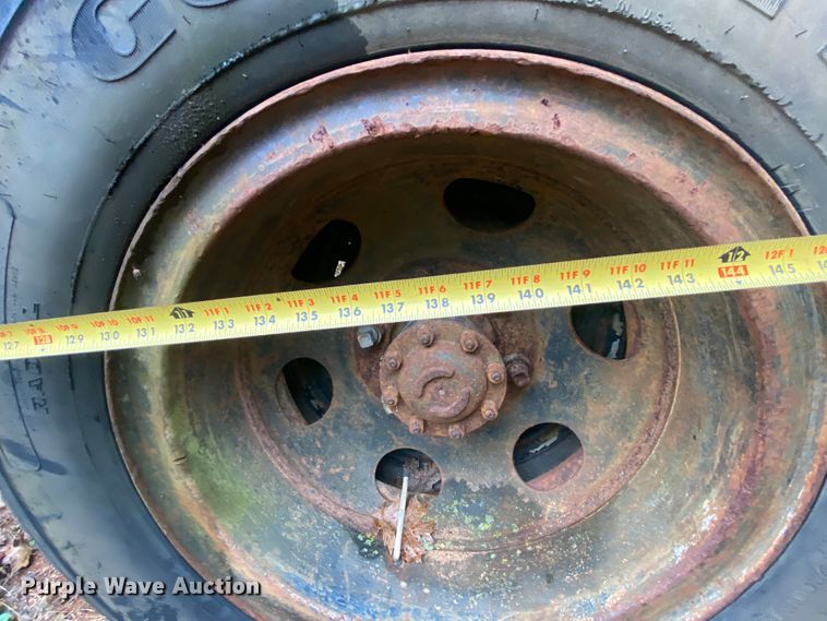 image for item EL9607 1974 Ford F600  flatbed truck