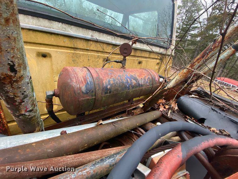 image for item EL9607 1974 Ford F600  flatbed truck