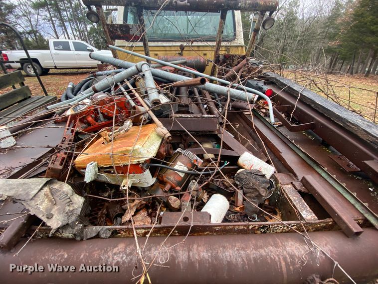 image for item EL9607 1974 Ford F600  flatbed truck