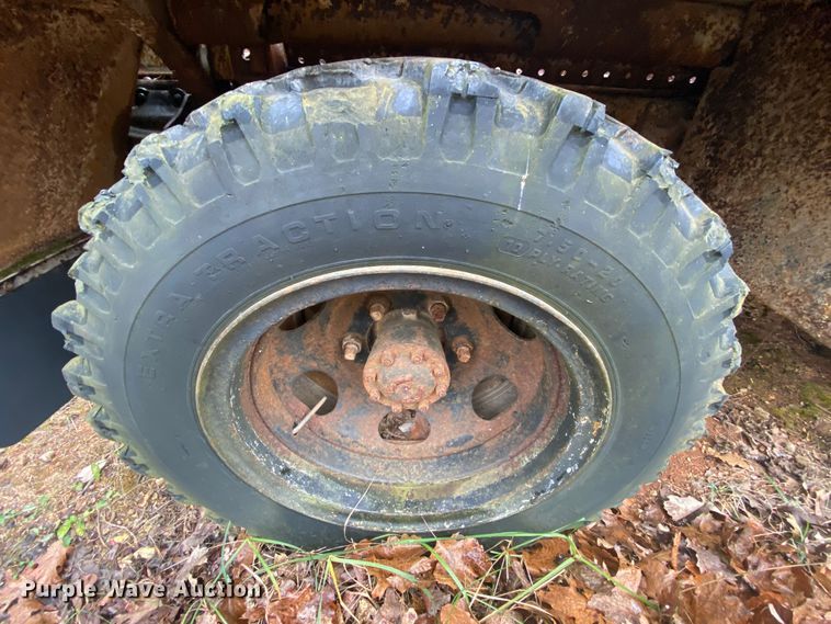 image for item EL9607 1974 Ford F600  flatbed truck