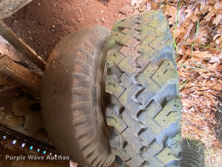 image for item EL9607 1974 Ford F600  flatbed truck