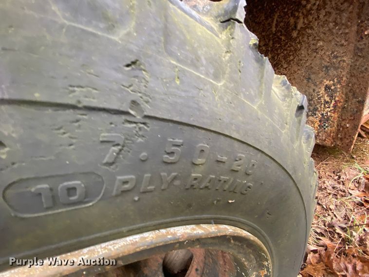 image for item EL9607 1974 Ford F600  flatbed truck