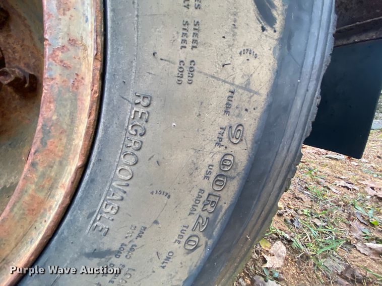 image for item EL9607 1974 Ford F600  flatbed truck