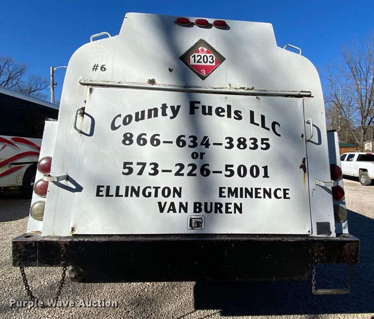 image for item EL9610 1996 GMC TopKick  fuel truck