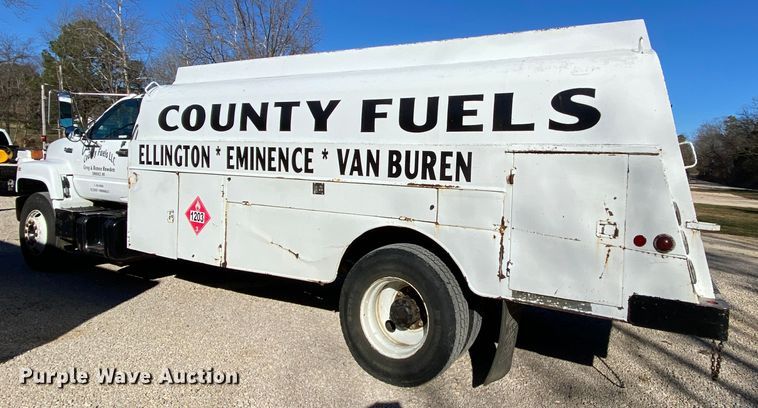 image for item EL9610 1996 GMC TopKick  fuel truck