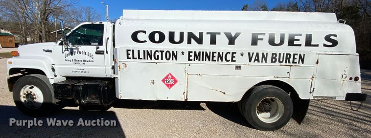 image for item EL9610 1996 GMC TopKick  fuel truck
