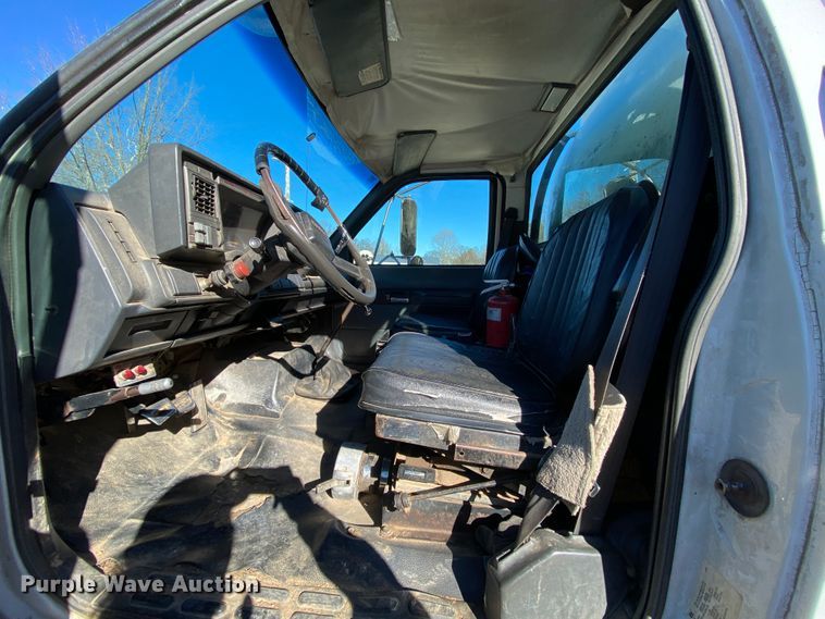 image for item EL9610 1996 GMC TopKick  fuel truck