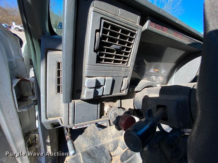 image for item EL9610 1996 GMC TopKick  fuel truck