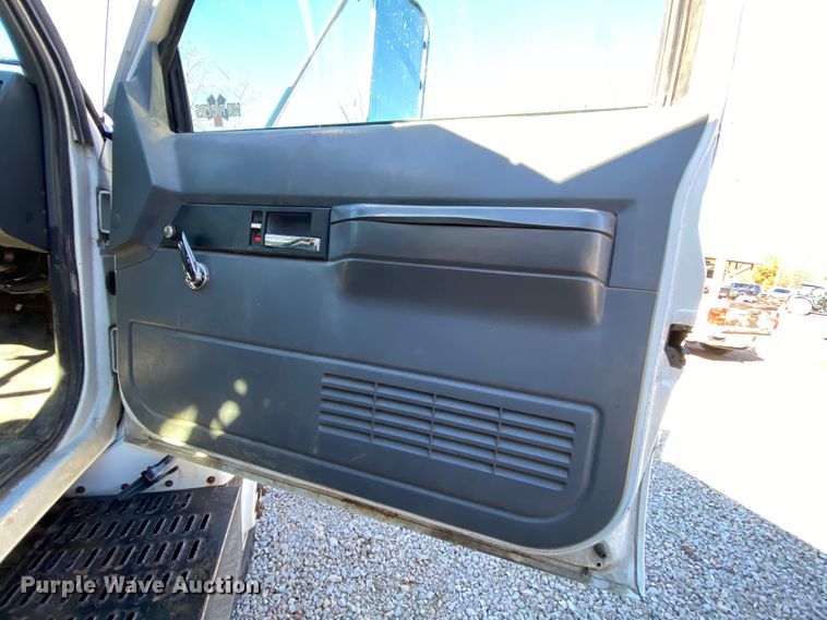 image for item EL9610 1996 GMC TopKick  fuel truck