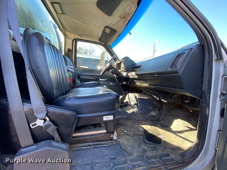 image for item EL9610 1996 GMC TopKick  fuel truck