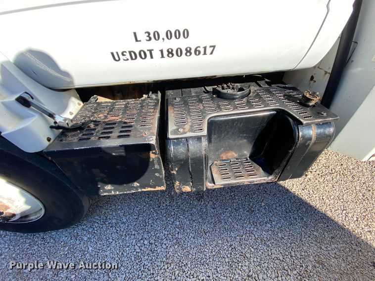 image for item EL9610 1996 GMC TopKick  fuel truck