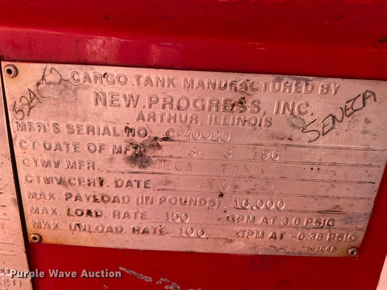 image for item EL9610 1996 GMC TopKick  fuel truck