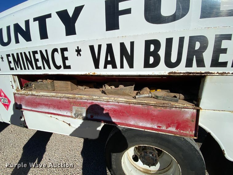 image for item EL9610 1996 GMC TopKick  fuel truck