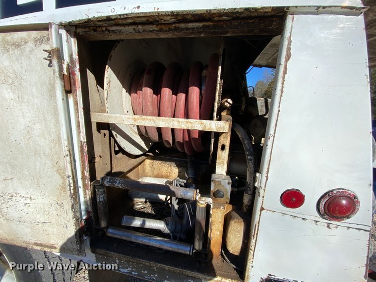 image for item EL9610 1996 GMC TopKick  fuel truck