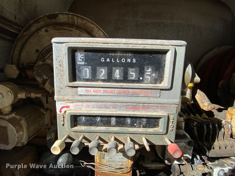 image for item EL9610 1996 GMC TopKick  fuel truck