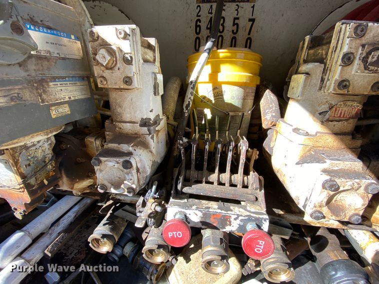 image for item EL9610 1996 GMC TopKick  fuel truck