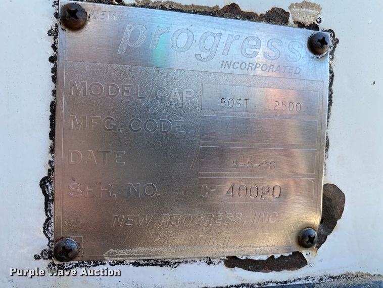 image for item EL9610 1996 GMC TopKick  fuel truck