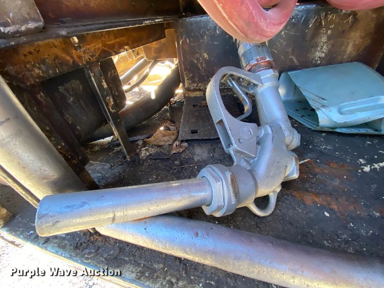 image for item EL9610 1996 GMC TopKick  fuel truck