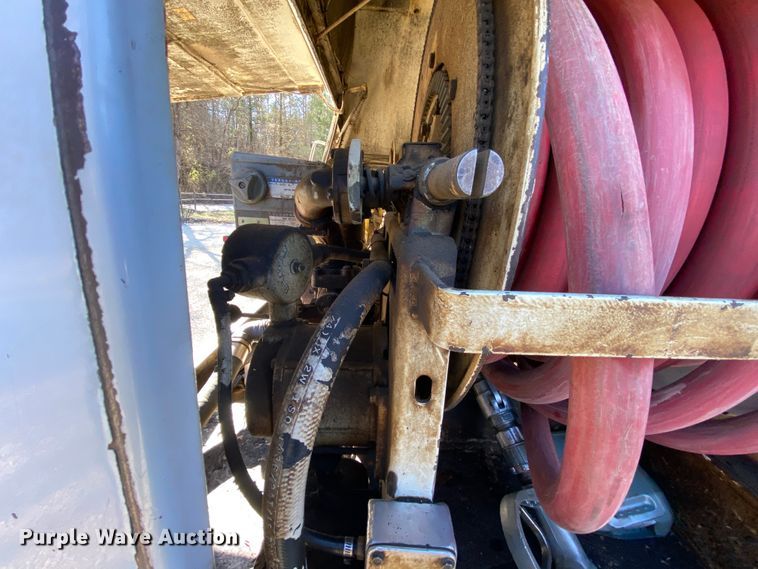 image for item EL9610 1996 GMC TopKick  fuel truck