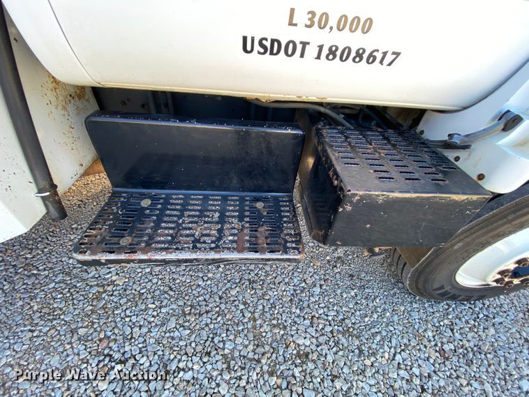 image for item EL9610 1996 GMC TopKick  fuel truck