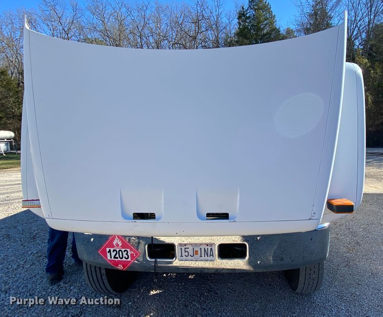 image for item EL9610 1996 GMC TopKick  fuel truck