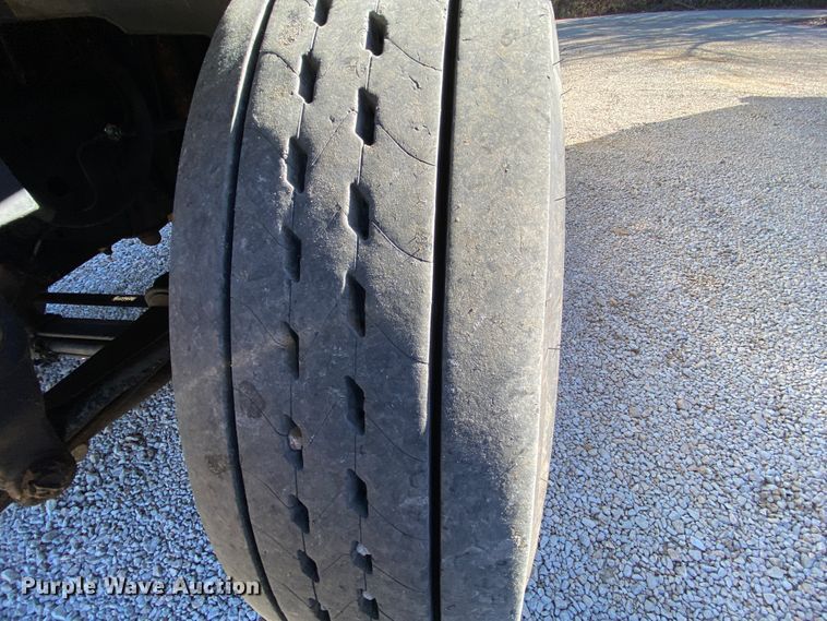 image for item EL9610 1996 GMC TopKick  fuel truck