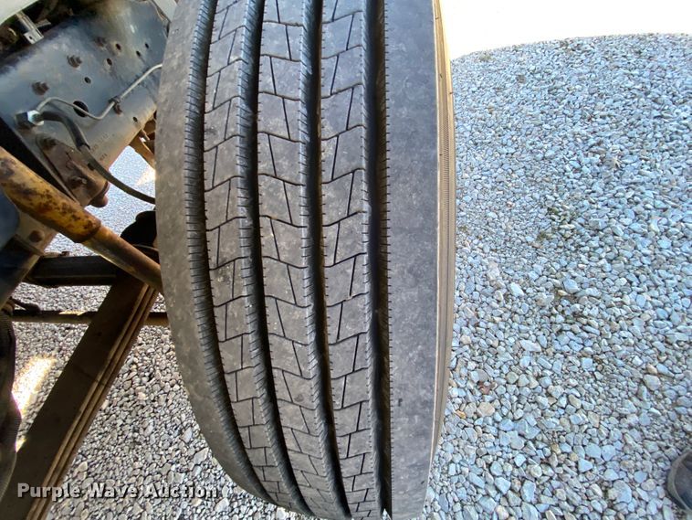 image for item EL9610 1996 GMC TopKick  fuel truck