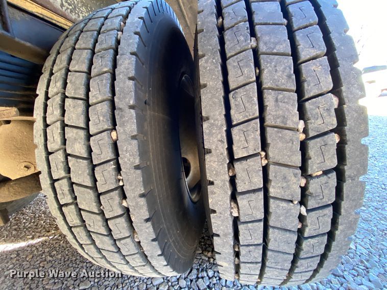 image for item EL9610 1996 GMC TopKick  fuel truck