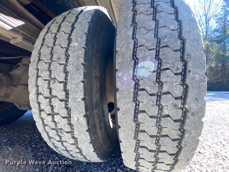 image for item EL9610 1996 GMC TopKick  fuel truck