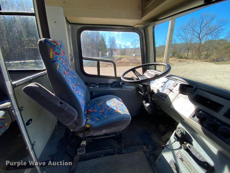 image for item EL9611 2005 Freightliner Champion  coach bus