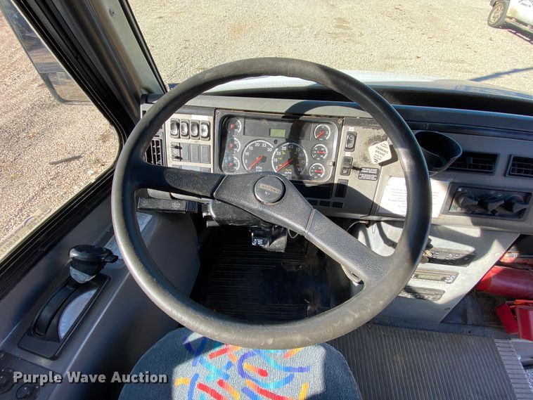 image for item EL9611 2005 Freightliner Champion  coach bus