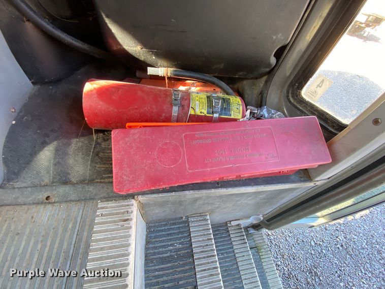 image for item EL9611 2005 Freightliner Champion  coach bus