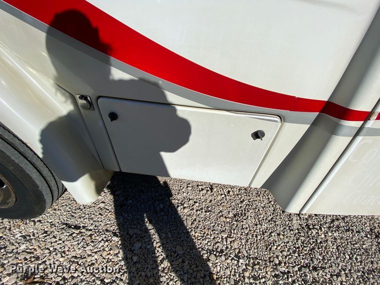 image for item EL9611 2005 Freightliner Champion  coach bus