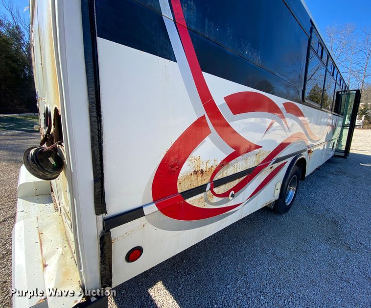 image for item EL9611 2005 Freightliner Champion  coach bus