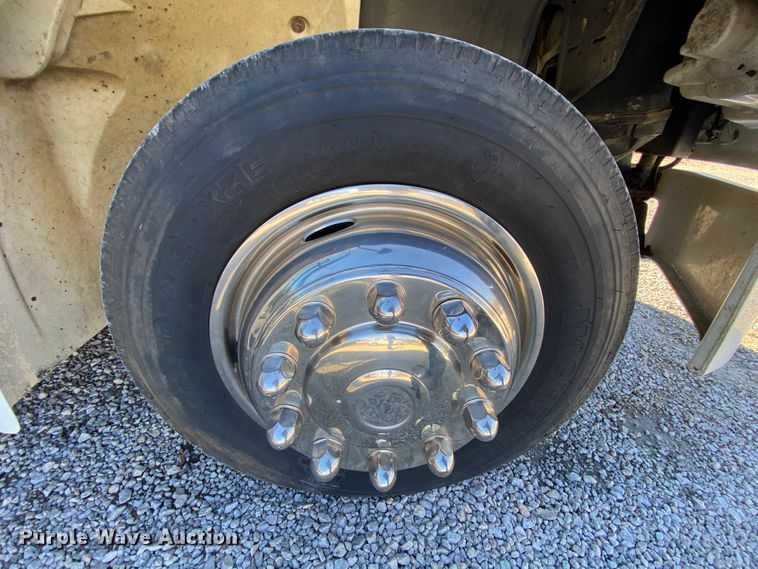 image for item EL9611 2005 Freightliner Champion  coach bus