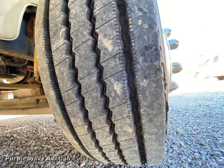 image for item EL9611 2005 Freightliner Champion  coach bus