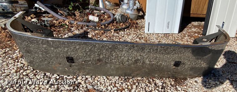 image for item EL9614 2008 Peterbilt 384 bumper