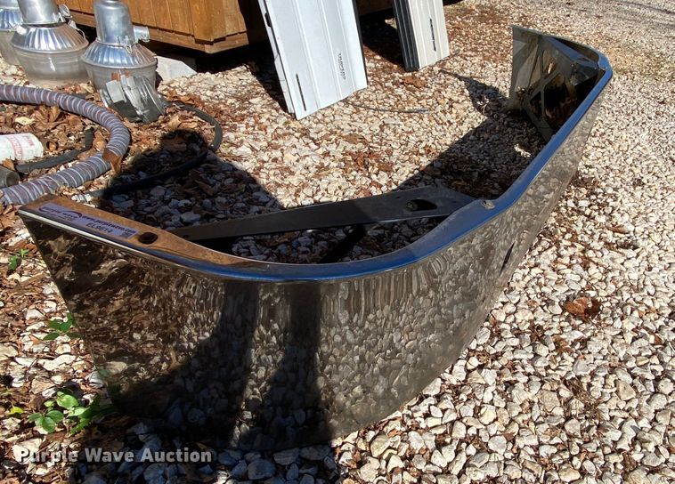 image for item EL9614 2008 Peterbilt 384 bumper