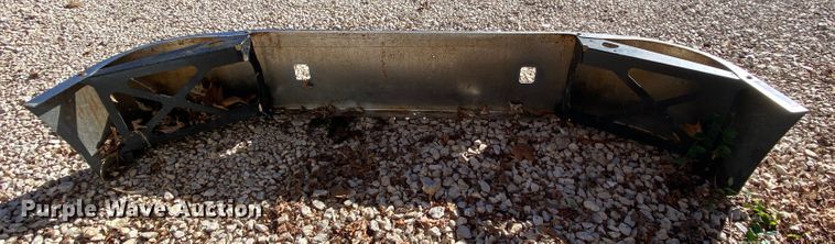 image for item EL9614 2008 Peterbilt 384 bumper