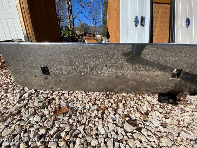 image for item EL9614 2008 Peterbilt 384 bumper