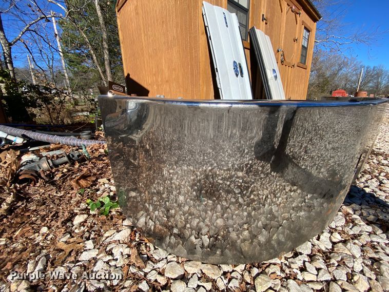 image for item EL9614 2008 Peterbilt 384 bumper