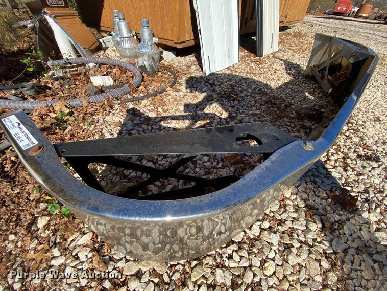 image for item EL9614 2008 Peterbilt 384 bumper