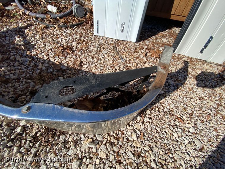 image for item EL9614 2008 Peterbilt 384 bumper