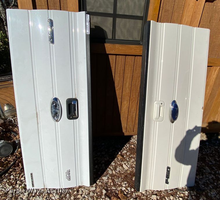 image for item EL9615 (2) tailgates