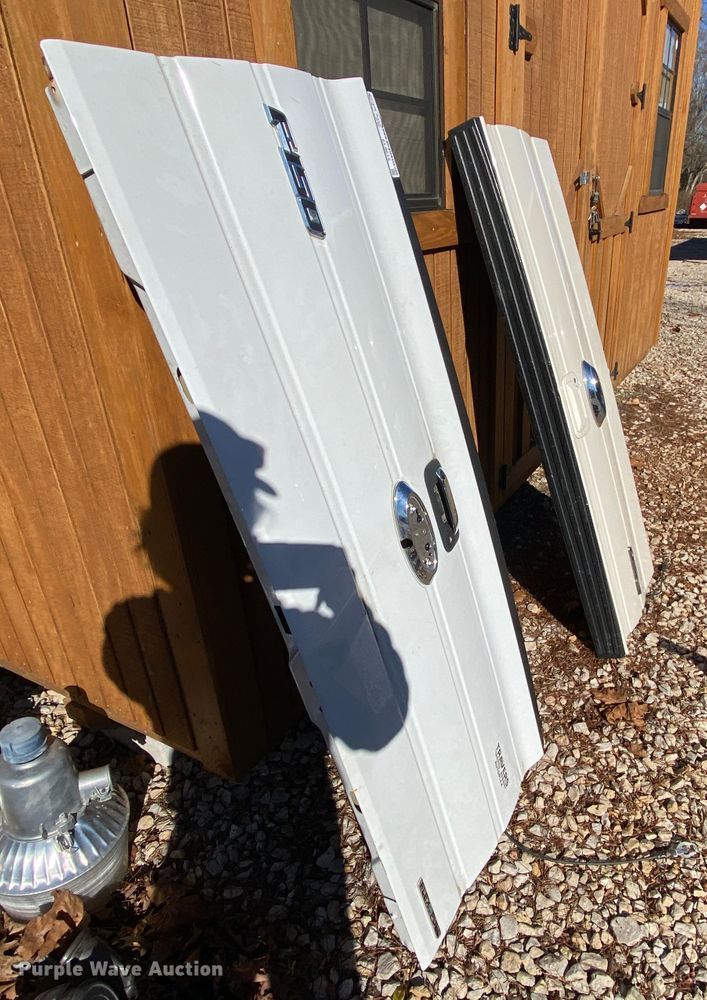 image for item EL9615 (2) tailgates